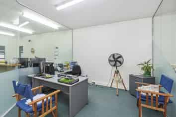 Rare Airport Oaks opportunity 