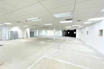 GRAND FULL FLOOR ON PACIFIC RISE