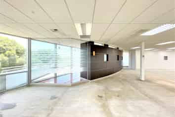 GRAND FULL FLOOR ON PACIFIC RISE