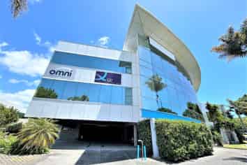 GRAND FULL FLOOR ON PACIFIC RISE