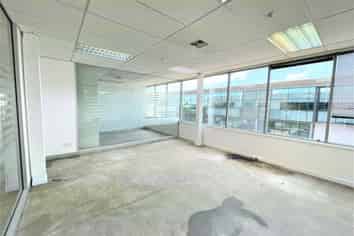 GRAND FULL FLOOR ON PACIFIC RISE