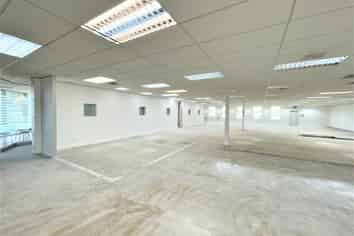 GRAND FULL FLOOR ON PACIFIC RISE