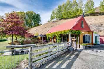 The Chook And Filly Country Pub