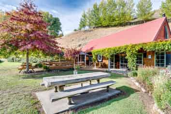 The Chook And Filly Country Pub