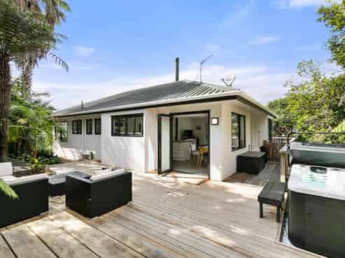 13 Giles Road, Palm Beach