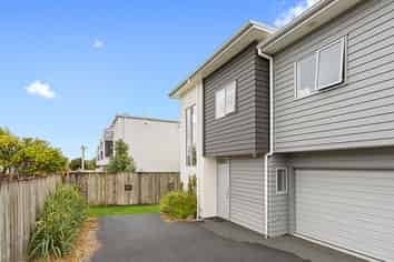 4/144 Old Farm Road, Hamilton East