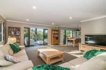 18 Commodore Court, Gulf Harbour