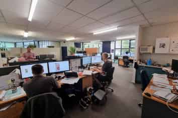 PERFECT POSITION - INDUSTRIAL UNIT