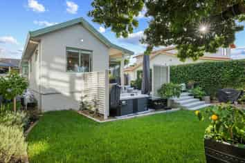 71 Oceanview Road, Mount Maunganui