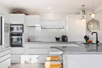 71 Oceanview Road, Mount Maunganui