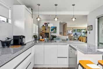 71 Oceanview Road, Mount Maunganui