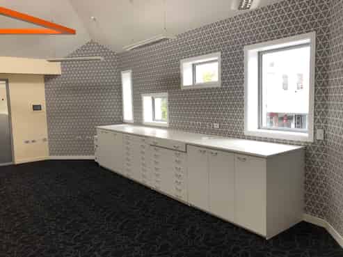 Modern office suite with parking, 172m2 