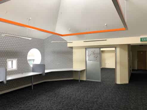 Modern office suite with parking, 172m2 