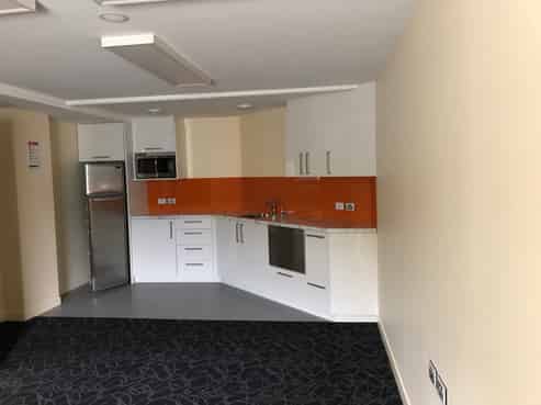 Modern office suite with parking, 172m2 