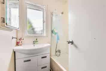 48 Williams Cresent, Otara