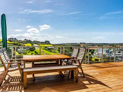 64 Balboa Drive, Matakatia