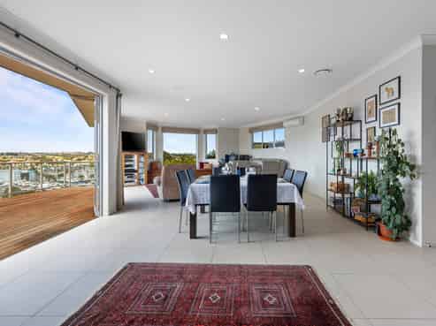 64 Balboa Drive, Matakatia