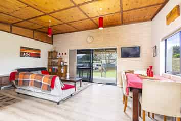 426 Pukehina Parade, Pukehina