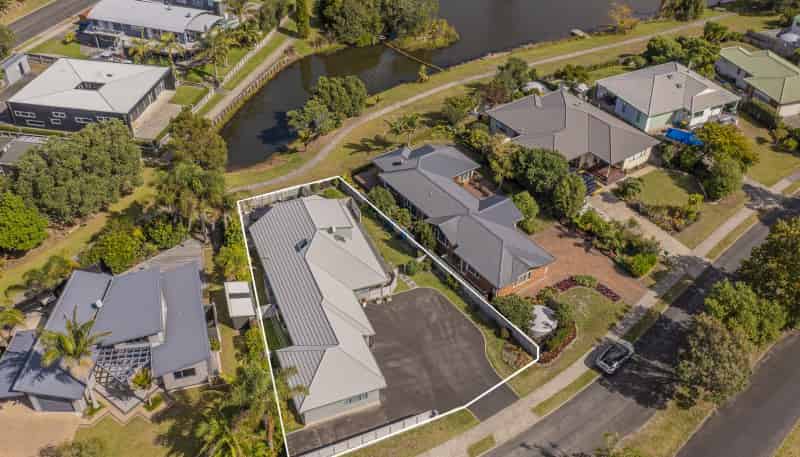 22 Charles Green Drive, 