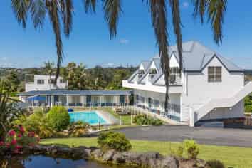Solid Bay of Islands Opportunity Beckons