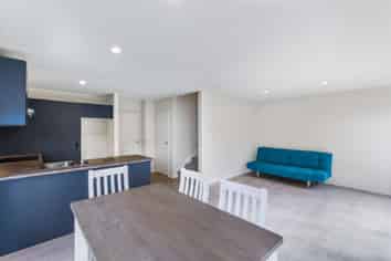 4/42 Fields Parade, Oteha