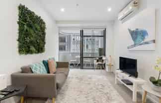 Freehold apartment - Quest on Queen