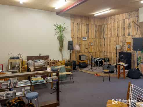 Treemendous Space for Lease on Redwood Street