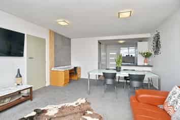 2/27 Brockworth Place, Riccarton