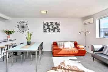 2/27 Brockworth Place, Riccarton