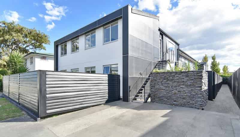 2/27 Brockworth Place, Riccarton