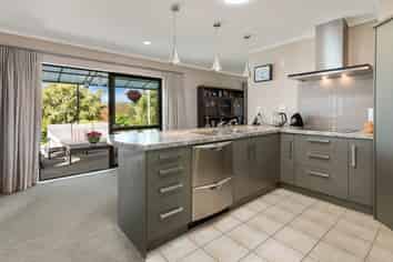 32 Baxendale Drive, Pukehangi