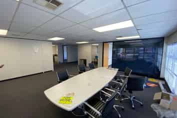 Wairau Road-Front Offices