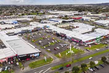 Retail / showroom opportunity on Cavendish Drive