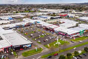 Retail / showroom opportunity on Cavendish Drive