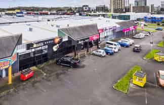 Retail / showroom opportunity on Cavendish Drive