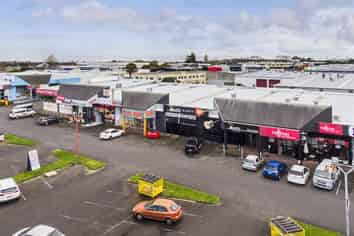 Retail / showroom opportunity on Cavendish Drive