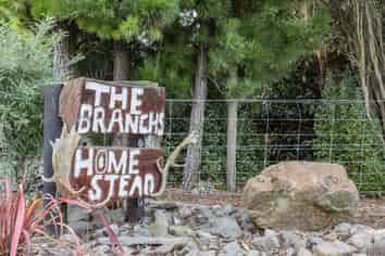 1092 The Peaks Road, Hawarden