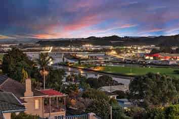 42 Punga Grove Avenue, Riverside