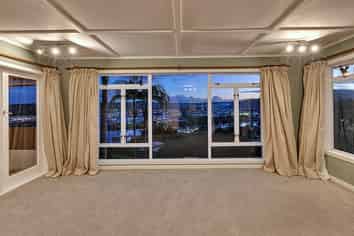 42 Punga Grove Avenue, Riverside