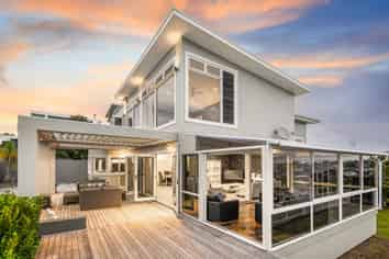 2/32 Marellen Drive, Red Beach