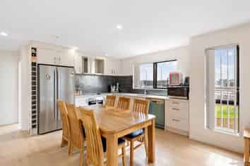 2 Peony Mews, Albany