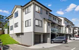 2 Peony Mews, Albany