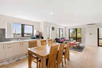 2 Peony Mews, Albany