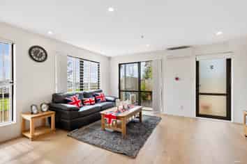 2 Peony Mews, Albany