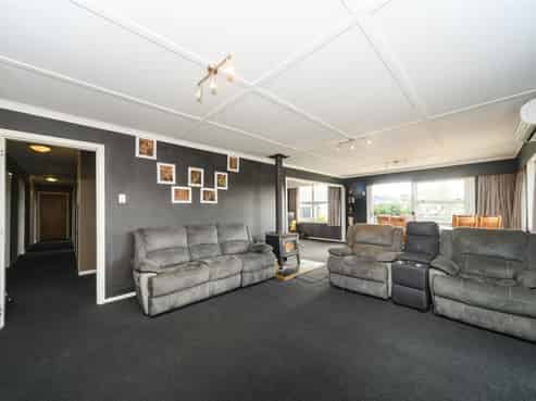 141A High Street, Bulls