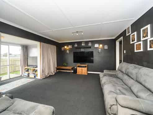 141A High Street, Bulls