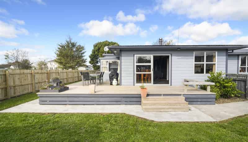 141A High Street, Bulls