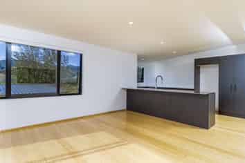 8 Calamaras Street, Enner Glynn