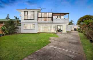 11 Tomlin Place, Mangere East