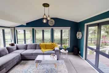 1101 Queen Street East, Levin